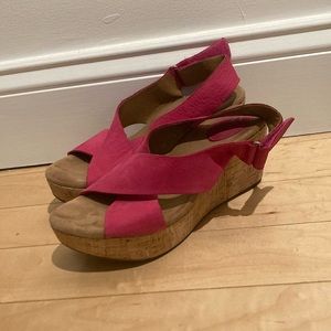 Clarks Pink Platform Sandals . Size 7